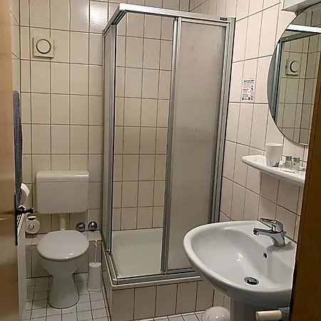 Zur Schleuse *